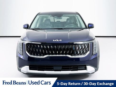 Used 2025 Kia Carnival FWD image 2