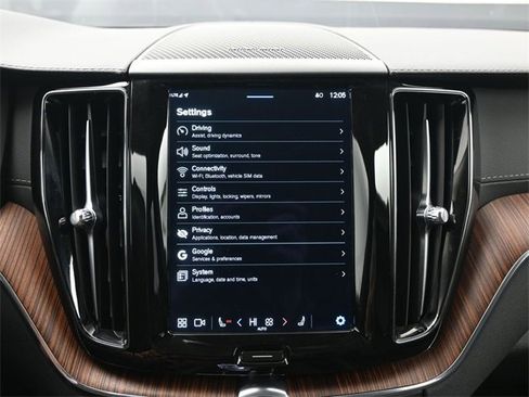 Used 2023 Volvo XC60 B5 Ultimate w/ Protection Package Premier image 16