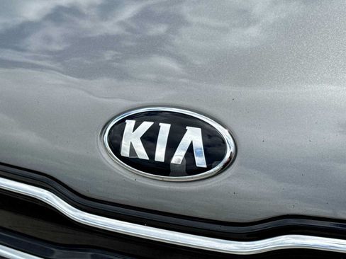 Used 2018 Kia Soul + FWD image 11