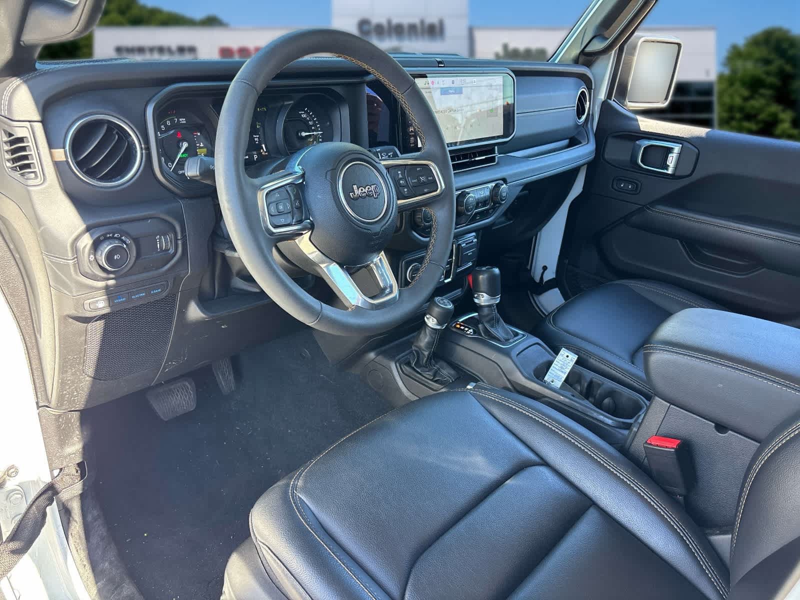 Used 2024 Jeep Wrangler Unlimited Sahara AWD/4WD image 18