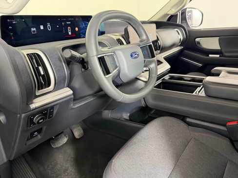 Used 2025 Ford Expedition Active AWD/4WD image 20