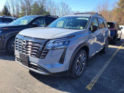 New 2026 Nissan Pathfinder Platinum w/ Cargo Package