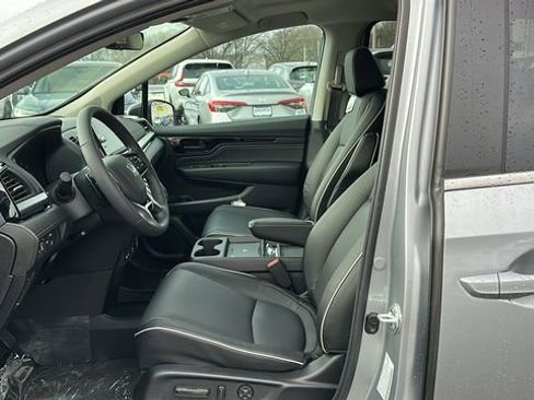 New 2026 Honda Odyssey Touring image 9