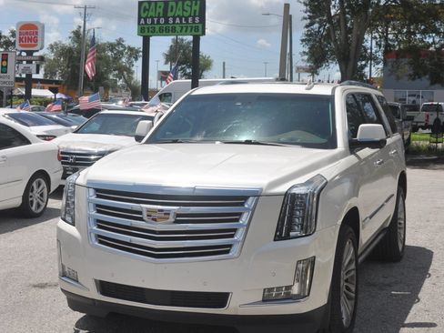 Used 2015 Cadillac Escalade Platinum RWD image 5