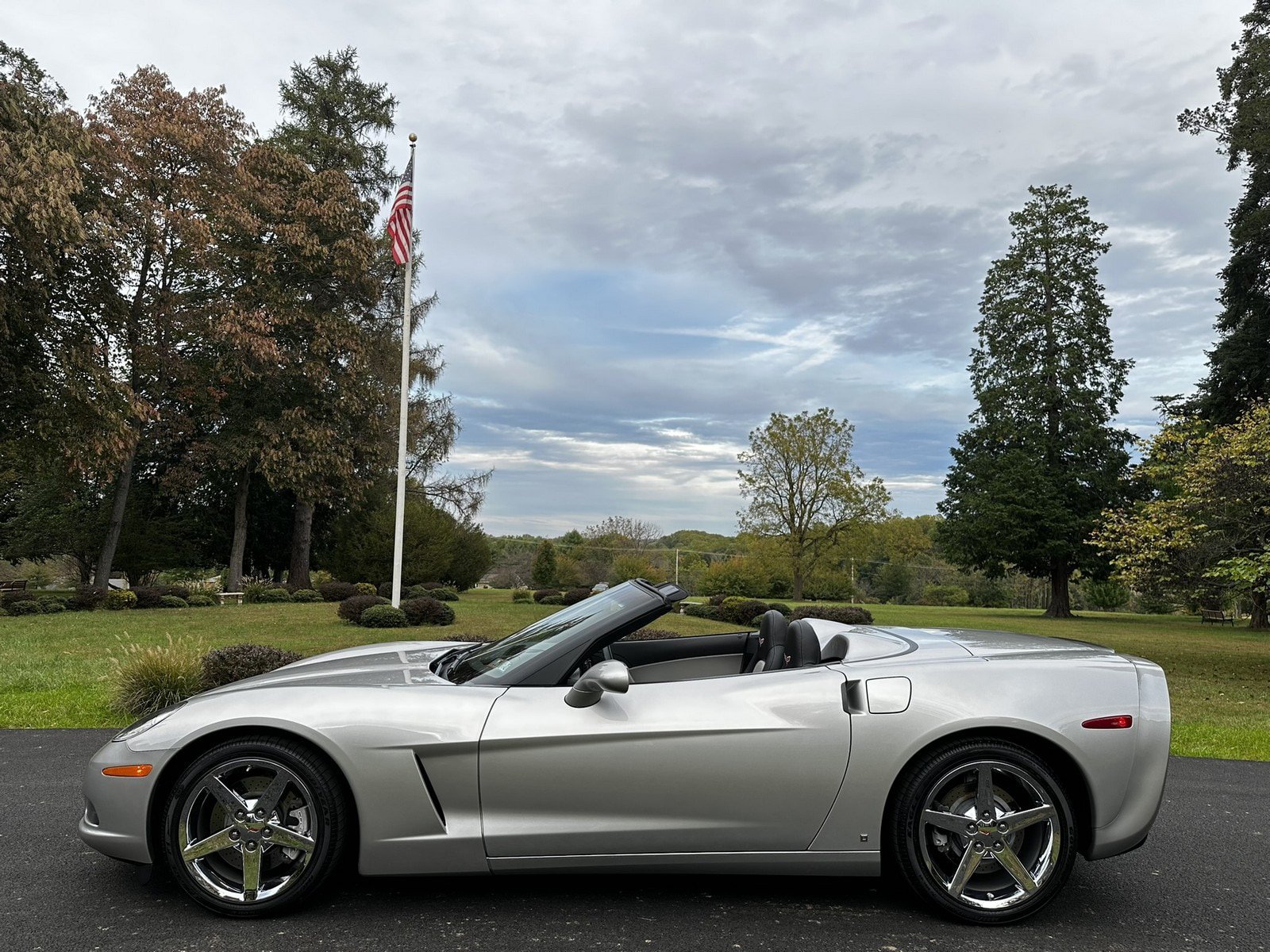 Used 2007 Chevrolet Corvette Convertible w/ Preferred Equipment Group RWD image 5