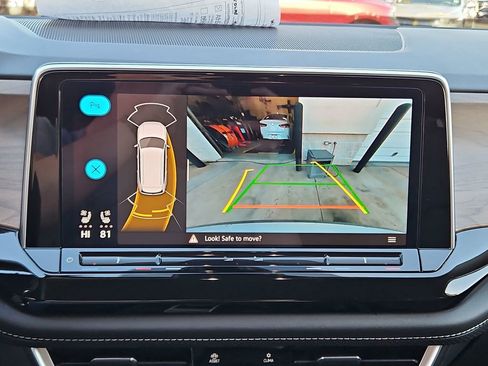 Used 2025 Volkswagen Atlas SE image 17