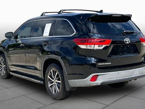Used 2017 Toyota Highlander XLE AWD/4WD image 11