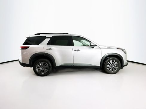 Used 2025 Nissan Pathfinder SV image 10