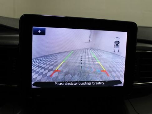 Used 2023 Ford Explorer XLT w/ Equipment Group 202A image 4