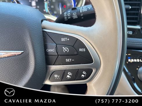 Used 2017 Chrysler Pacifica Limited w/ UConnect Theater Package FWD image 14