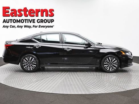 Used 2023 Nissan Altima 2.5 SV FWD image 4