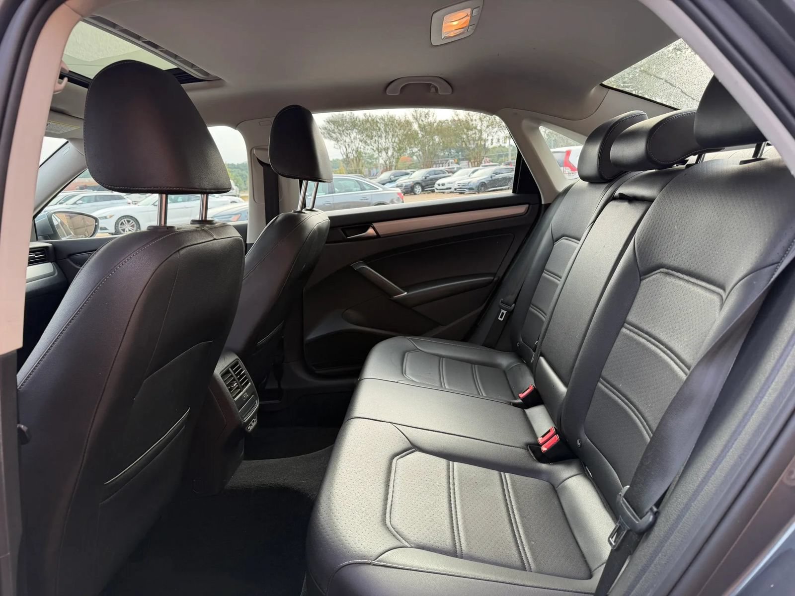 Used 2021 Volkswagen Passat 2.0T SE FWD image 18