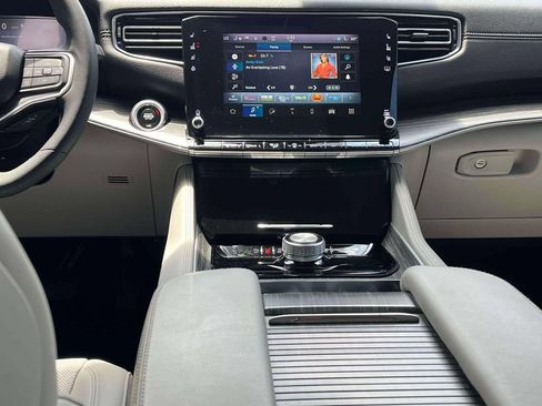 Used 2024 Jeep Wagoneer Series II w/ Flexible Seating Group RWD image 13