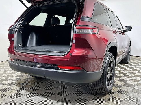 Used 2024 Jeep Grand Cherokee Altitude AWD/4WD image 48