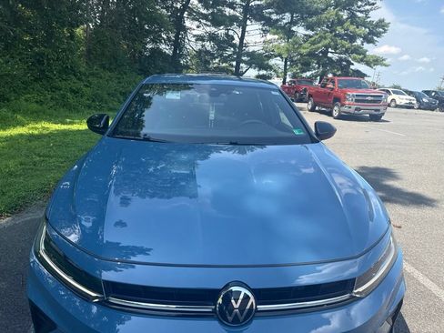 Used 2025 Volkswagen Jetta Sport FWD image 4