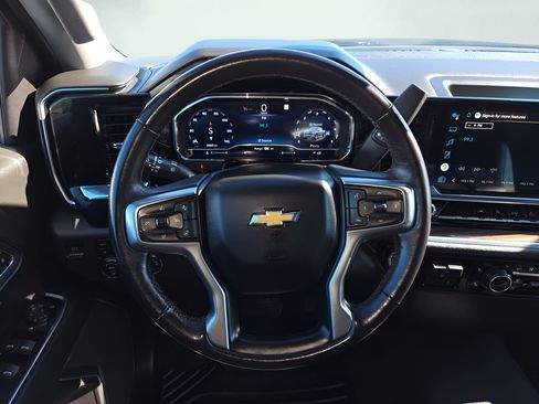 Used 2022 Chevrolet Silverado 1500 LT w/ Z71 Off-Road Package AWD/4WD image 19