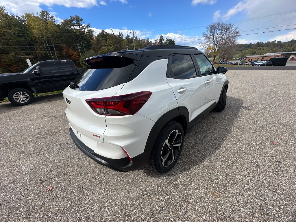 Used 2023 Chevrolet TrailBlazer RS w/ Sun and Liftgate Package FWD image 5
