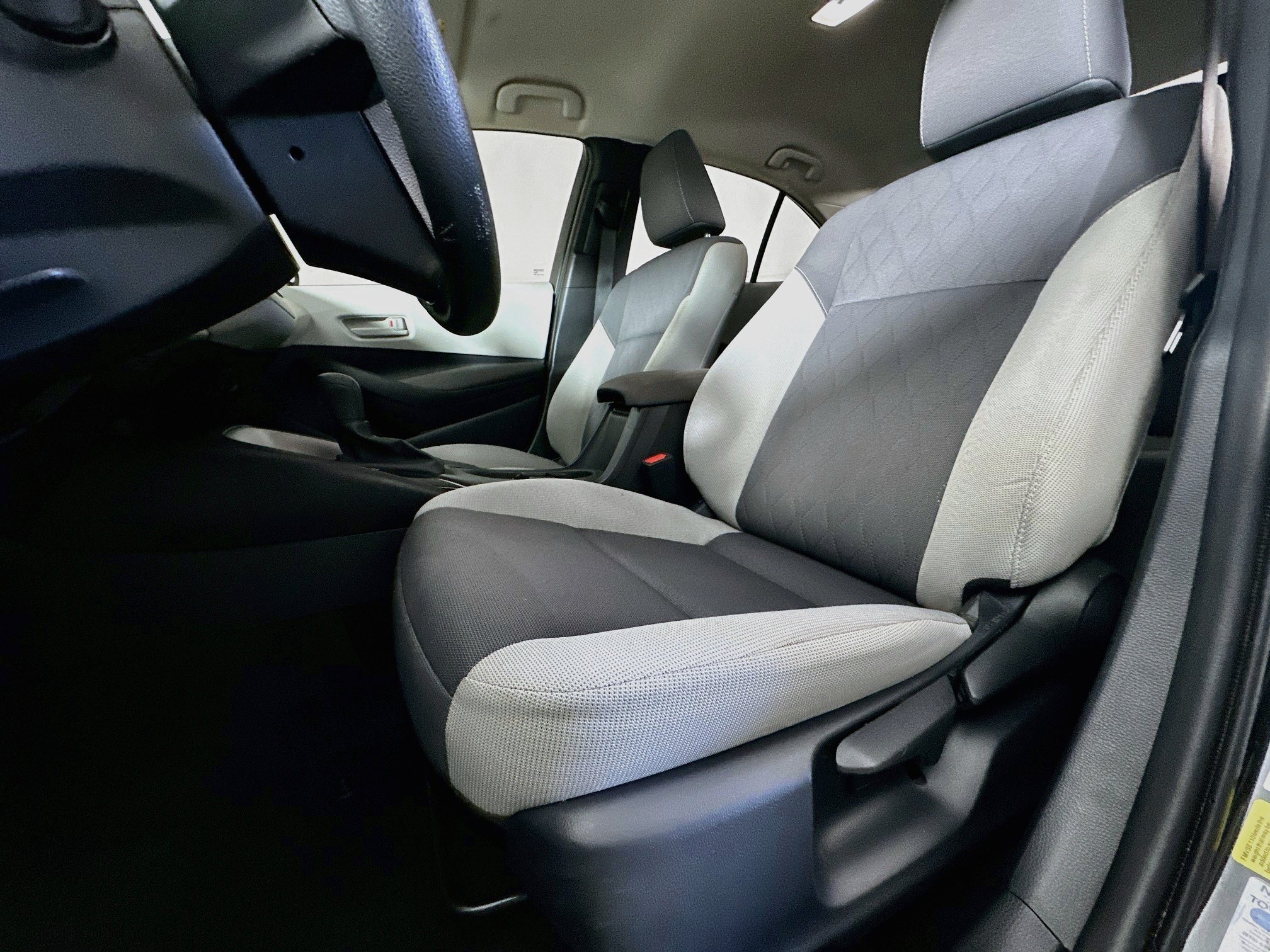 Used 2025 Toyota Corolla LE FWD image 13