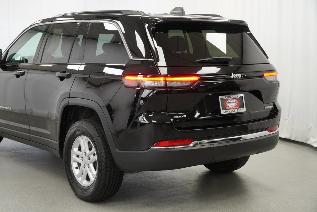 Certified 2024 Jeep Grand Cherokee Laredo AWD/4WD image 20