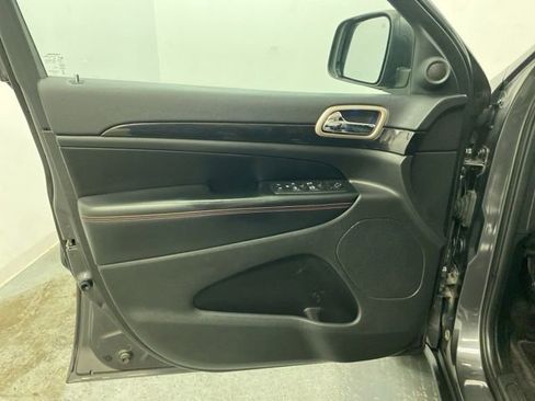 Used 2016 Jeep Grand Cherokee Laredo 75th Anniversary image 22