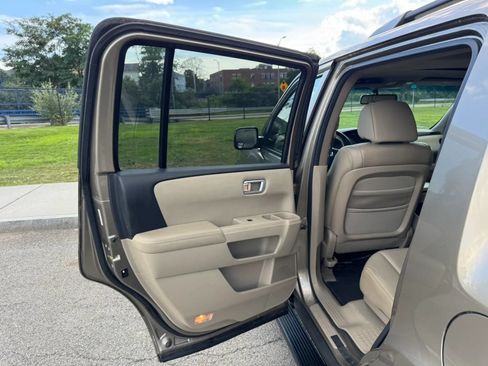 Used 2010 Honda Pilot EX-L image 12