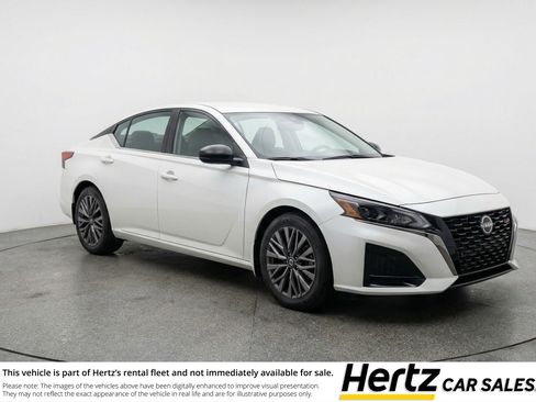 Used 2025 Nissan Altima 2.5 SV FWD image 1