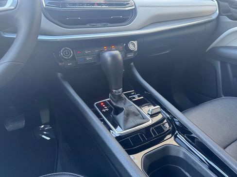 Used 2025 Jeep Compass Limited image 42