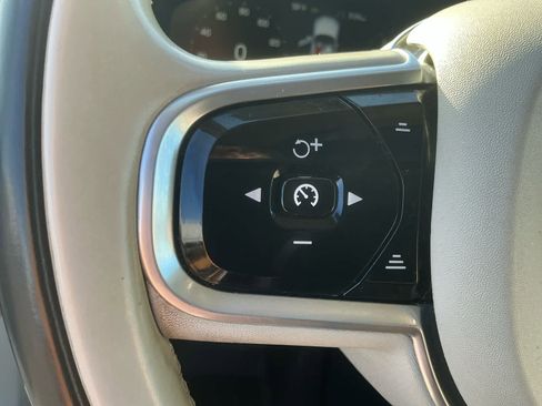 Used 2018 Volvo XC90 T6 Momentum w/ Convenience Package image 22