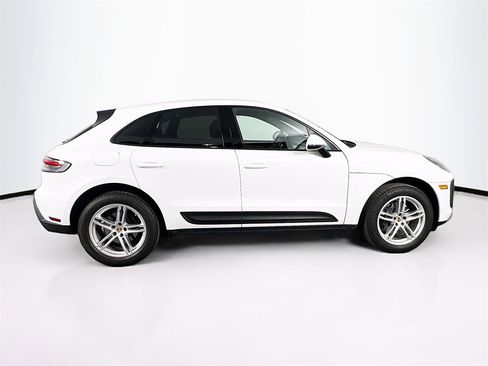 Certified 2025 Porsche Macan image 8