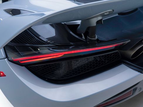 Used 2018 McLaren 720S Performance RWD image 43