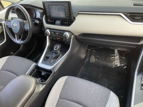 Used 2019 Toyota RAV4 XLE image 12