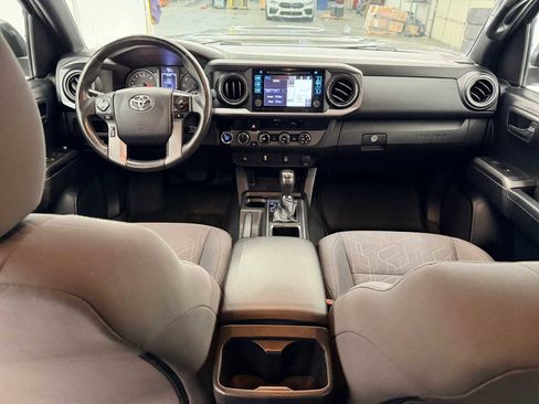 Used 2016 Toyota Tacoma TRD Sport image 14