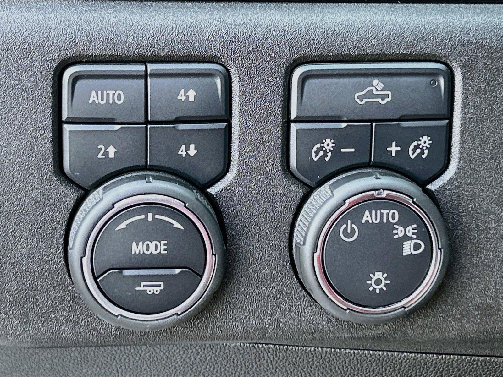 Used 2025 Chevrolet Silverado 1500 LT AWD/4WD image 34