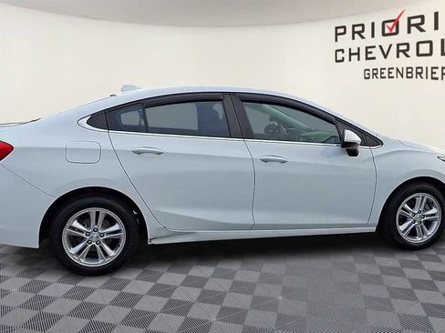 Certified 2017 Chevrolet Cruze LT image 9