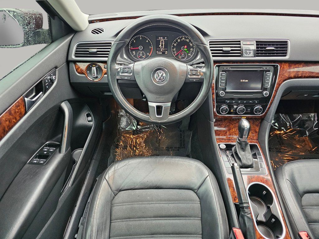 Used 2013 Volkswagen Passat TDI SEL Premium FWD image 3