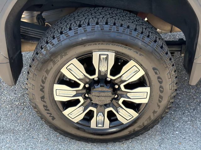 Used 2025 GMC Sierra 2500 Denali w/ Denali Reserve Package AWD/4WD image 5