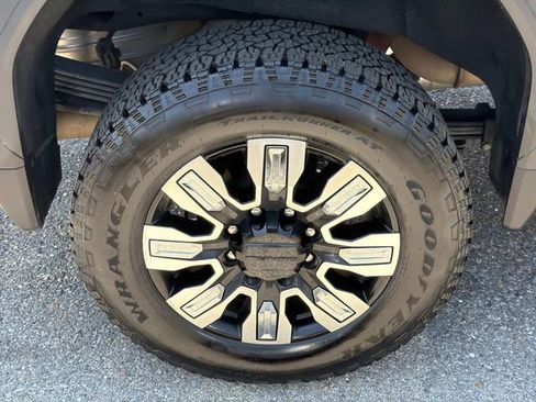 Used 2025 GMC Sierra 2500 Denali w/ Denali Reserve Package AWD/4WD image 5