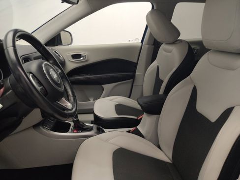 Used 2019 Jeep Compass Latitude FWD image 17