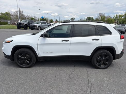 Used 2017 Jeep Cherokee Sport AWD/4WD image 7
