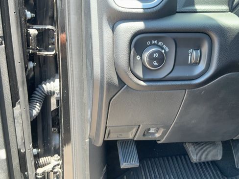 New 2025 RAM 2500 Big Horn AWD/4WD image 21