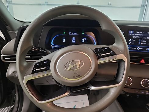 Used 2024 Hyundai Elantra SE FWD image 11