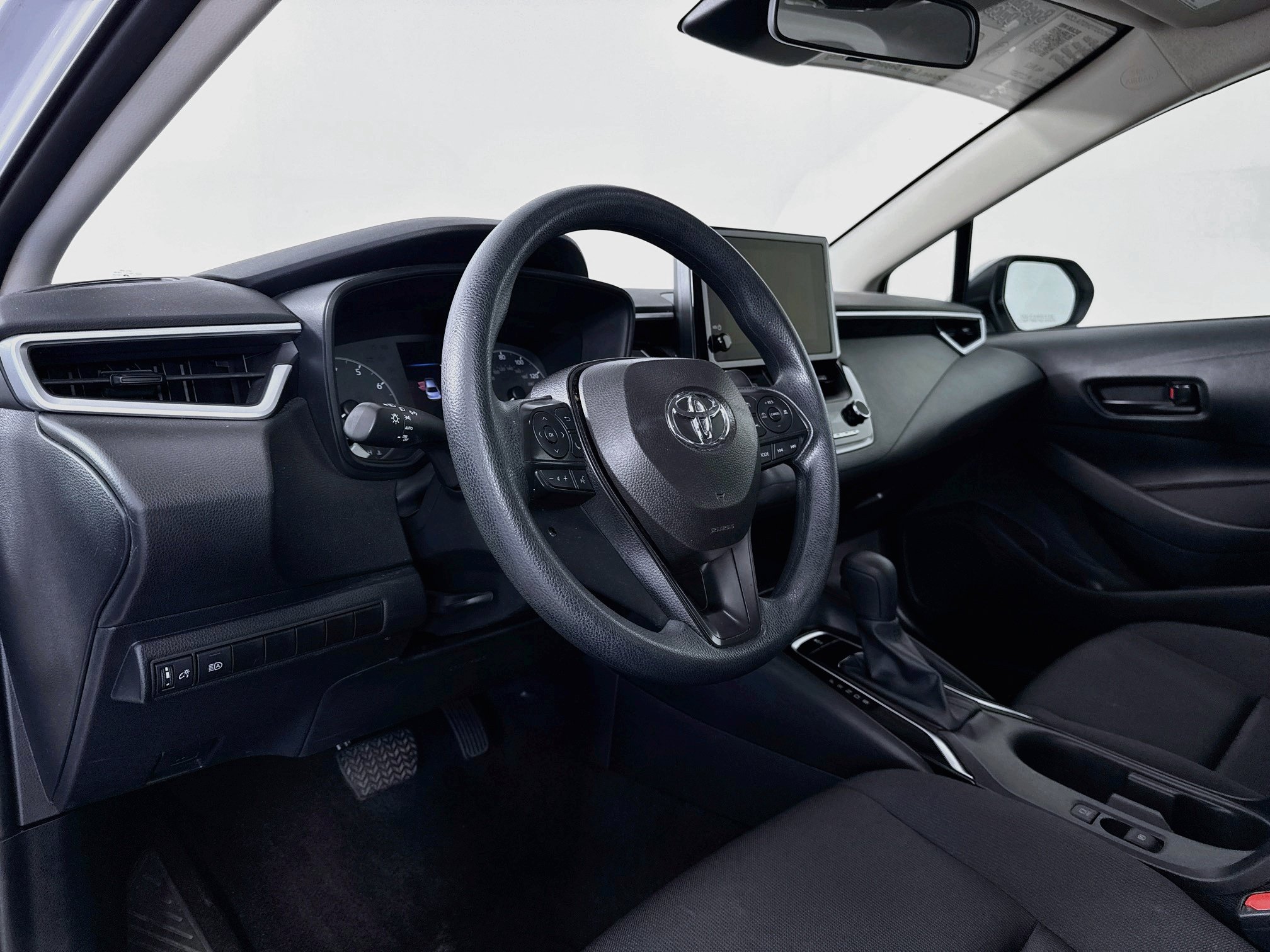 Certified 2025 Toyota Corolla LE FWD image 9