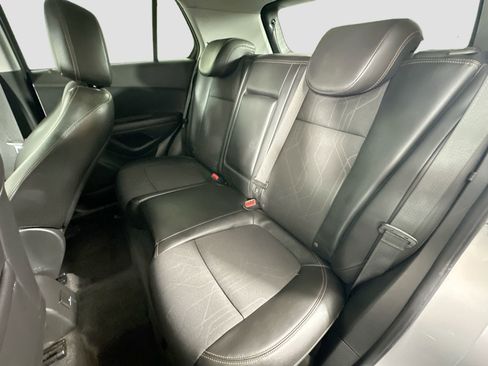 Used 2020 Chevrolet Trax LT w/ LT Convenience Package image 22