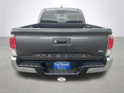 Certified 2022 Toyota Tacoma TRD Off-Road AWD/4WD image 9