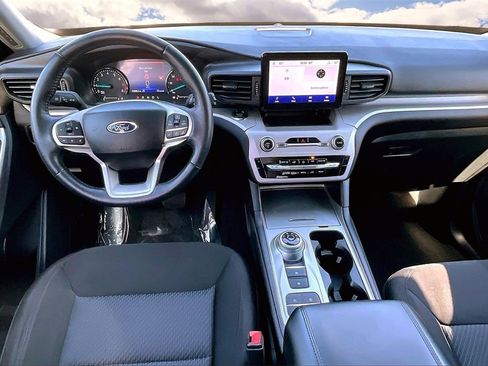 Used 2023 Ford Explorer XLT image 7
