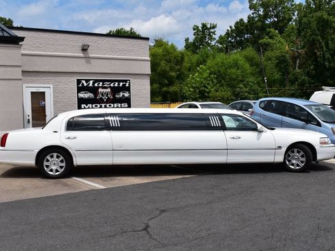 Used 2007 Lincoln Town Car Executive RWD image 4