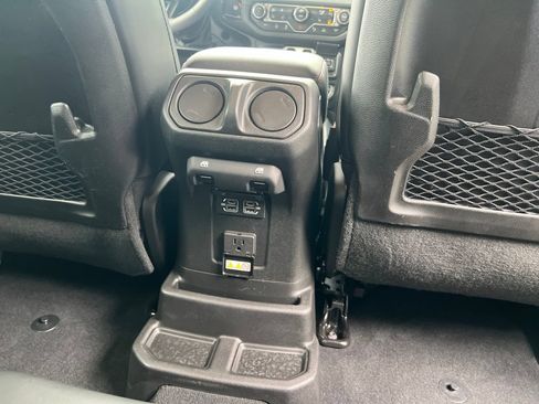 Used 2024 Jeep Wrangler Unlimited Rubicon AWD/4WD image 16