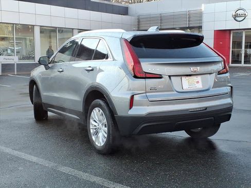 Used 2024 Cadillac XT4 Luxury w/ Cold Weather Package image 7