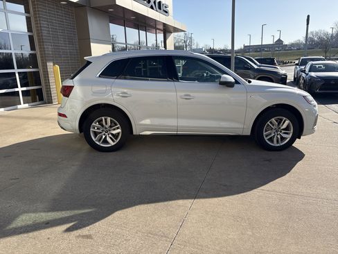 Used 2024 Audi Q5 2.0T Premium w/ Convenience Package image 11