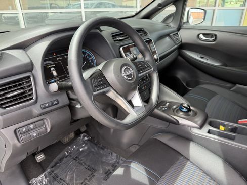 Used 2025 Nissan Leaf S FWD image 30
